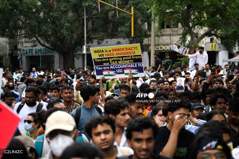 Indian police baton-charge protesters marching to parliament