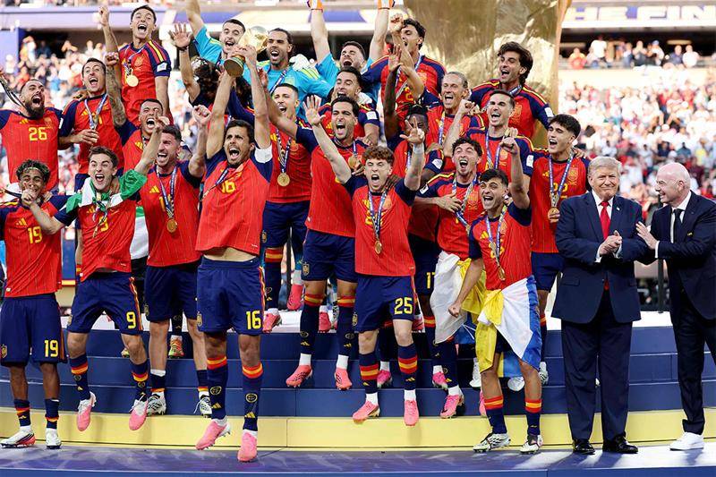 Ecstatic celebrations as Spaniards fete World Cup triumph
