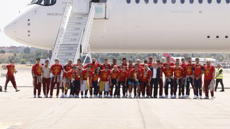 Plane carrying Spain's World Cup winning team lands in Madrid