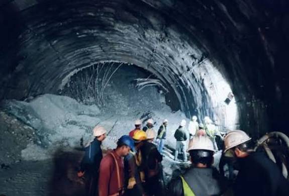Nine dead, 15 trapped after India tunnel collapse