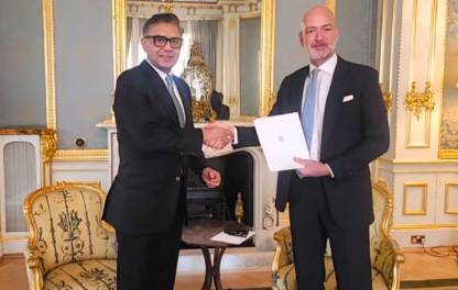 Pakistan’s new high commissioner to UK presents credentials in London
