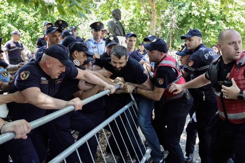 Albania police teargas protesters against Trump-linked resort
