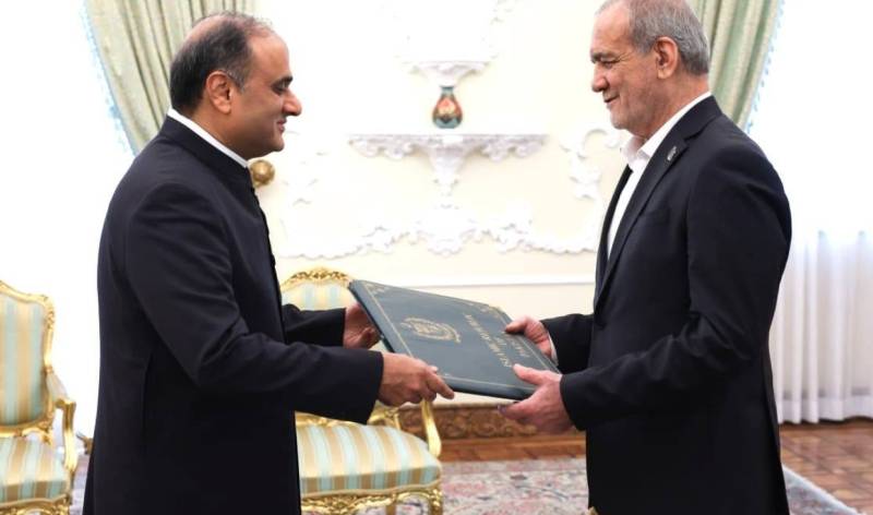 Iran president calls for stronger ties with Pakistan