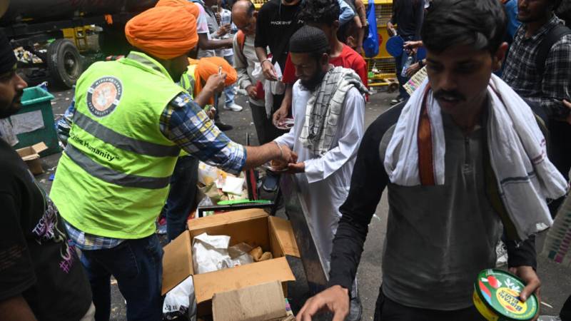 Supporters flood India's 'cockroach' protesters with food