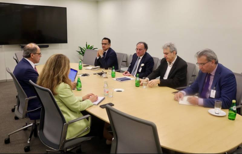 Aurangzeb updates senior IMF officials on Pakistan’s economic gains