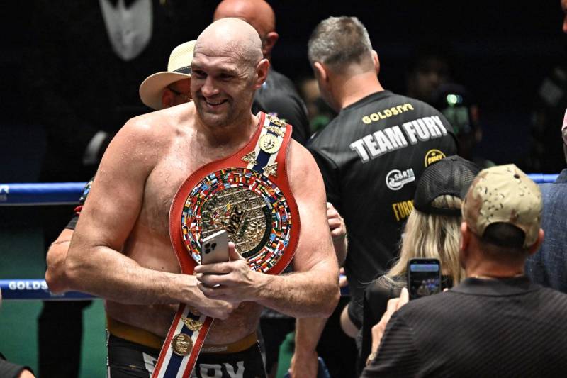 Fury stops Wach in Thailand to close in on Joshua fight