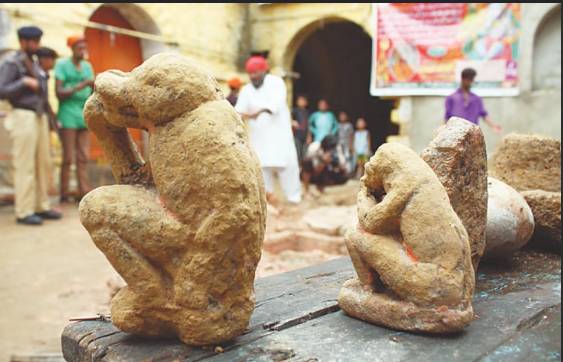 Ancient statues discovered while restoring Karachi’s Lee Market