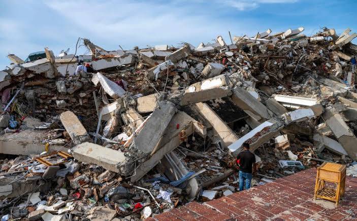 Venezuelans hold minute of silence one month after deadly quakes