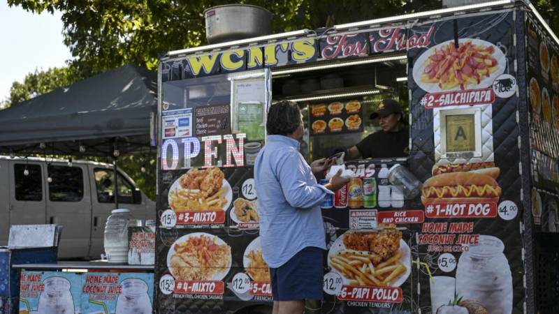 New York's noisy food carts go electric in clean air trial