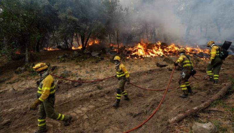 French firefighters face 'pyrocumulonimbus' for first time