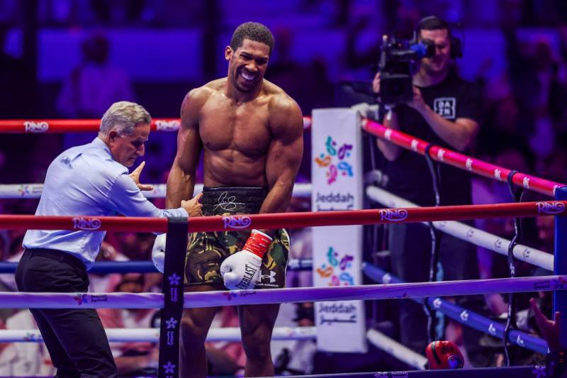 Hearn says Fury-Joshua must take place in UK under current deal