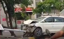 Two security guards injured after speeding car crashes into pole in Lahore