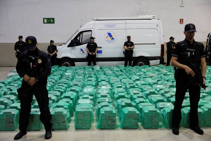 Italian police announce seizure of 2.6 tonnes of cocaine in Atlantic