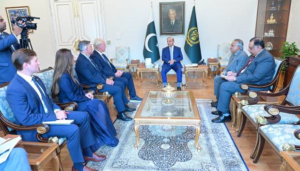 PM Shehbaz meets US lawmakers, asks American businesses to expand investment in Pakistan