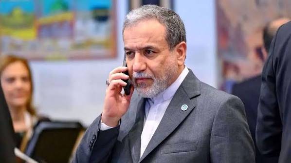 Iran FM discusses Hormuz Strait in calls with Oman, Saudi Arabia