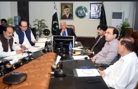 Govt reviews distribution strategy at Wheat Board meeting