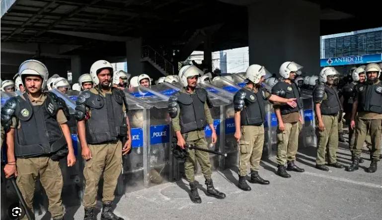 11 ‘inefficient’ cops suspended in Lahore