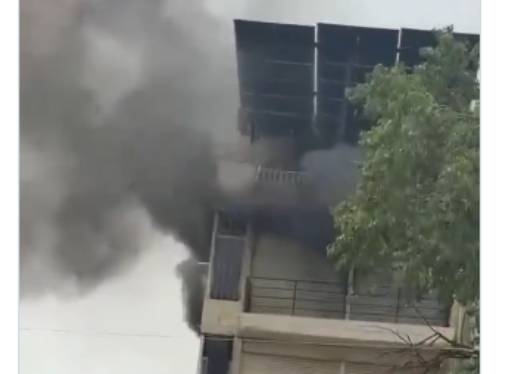 Fire erupts at Mall Road restaurant in Lahore