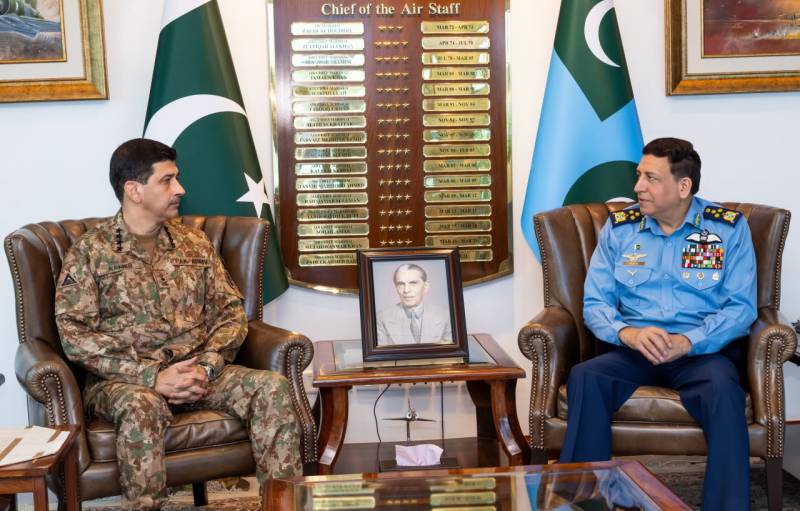 Commander National Strategic Command meets air and naval chiefs