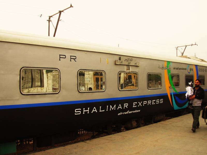 Kallar railway bridge damaged: Shalimar Express suspended for one month 