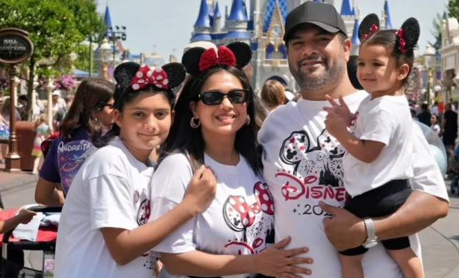Sanam Jung's Disney World vacation with family wins hearts online
