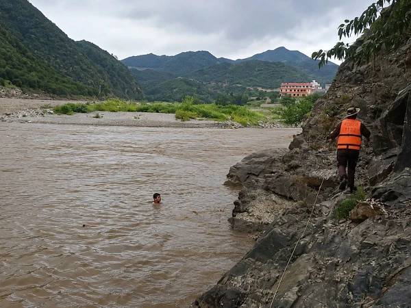 Teenage girl, rescuer drown in Lower Dir's Panjkora River