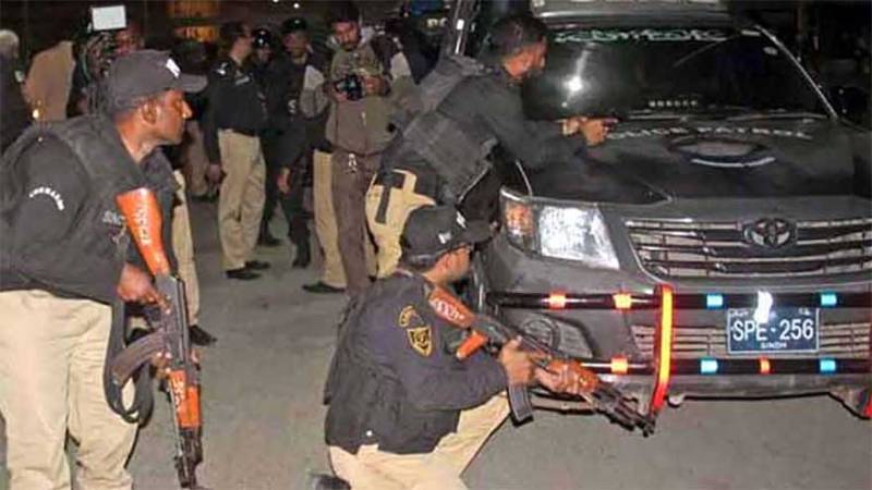 Two dacoits gunned down, three arrested in Karachi police encounters