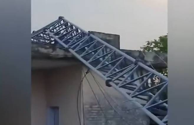 PTCL tower collapses amid rainstorm in Kharian