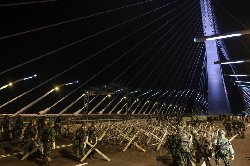 Taiwan blocks key bridge in drill for potential Chinese invasion