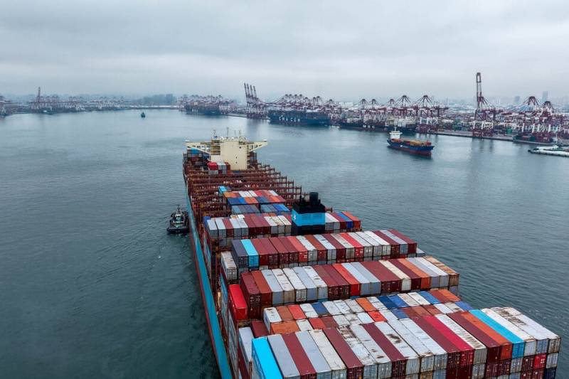 China extends trade boom as global AI tech demand surges