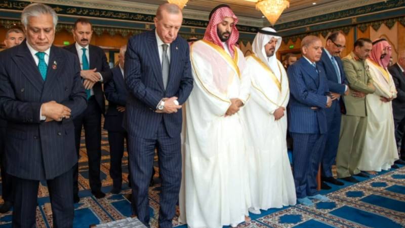 PM Shehbaz, Saudi Crown Prince, Erdogan offer Friday prayers together