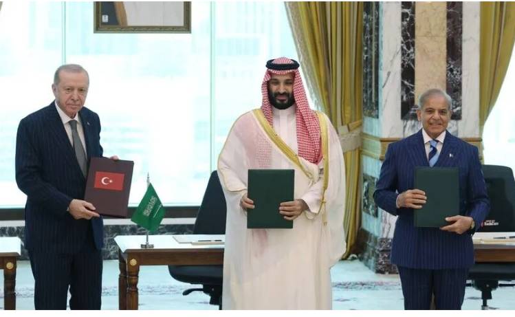 OIC, Muslim states hail 'historic' Saudi-Pakistani-Turkish defence pact