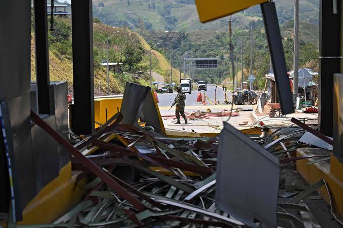Bombing attacks mark first day of Colombia's new right-wing government