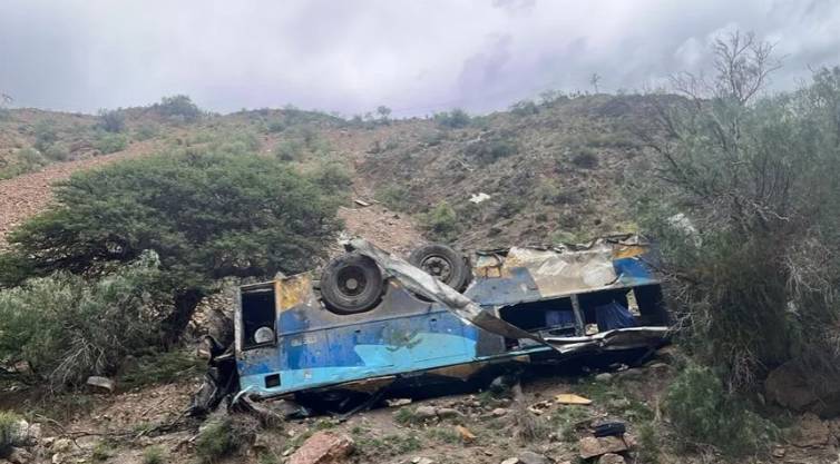Niger bus crash kills at least 21