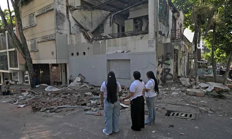 Major quake rocks Colombia and other countries, causing damage and injuries