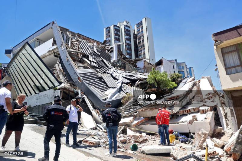 Quake kills 132 as Colombia scrambles to find survivors