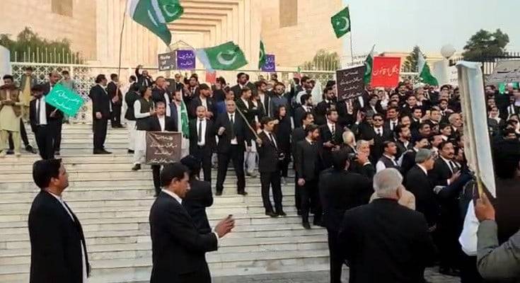 PTI activists call off protest outside Supreme Court building in Islamabad