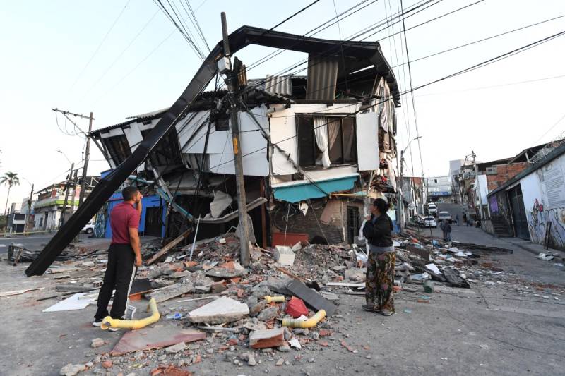 Colombia declares three days mourning for quake victims