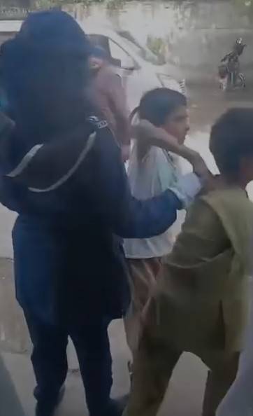 Lady traffic warden suspended over slapping minors in Gujar Khan
