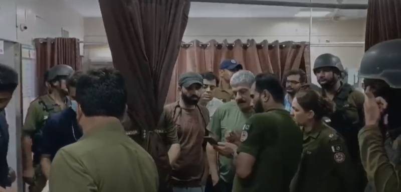 Two policemen killed, three injured in Lahore