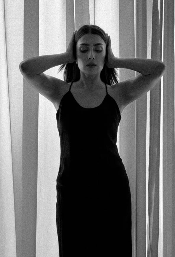 Ayeza Khan’s latest monochrome look wins hearts online