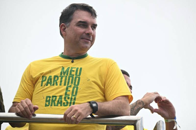 Lula and Bolsonaro court women voters as Brazil election campaign kicks off