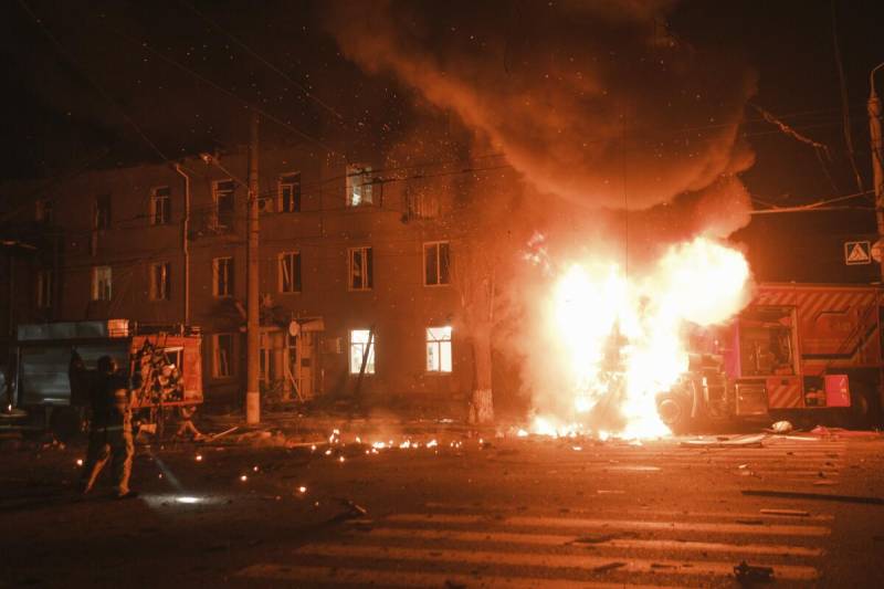Russian strikes kill one in Ukraine, drones target Moscow