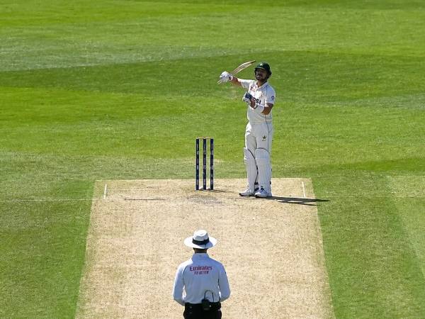 Smith’s Smart review saves him as Bangladesh celebrate wrongly