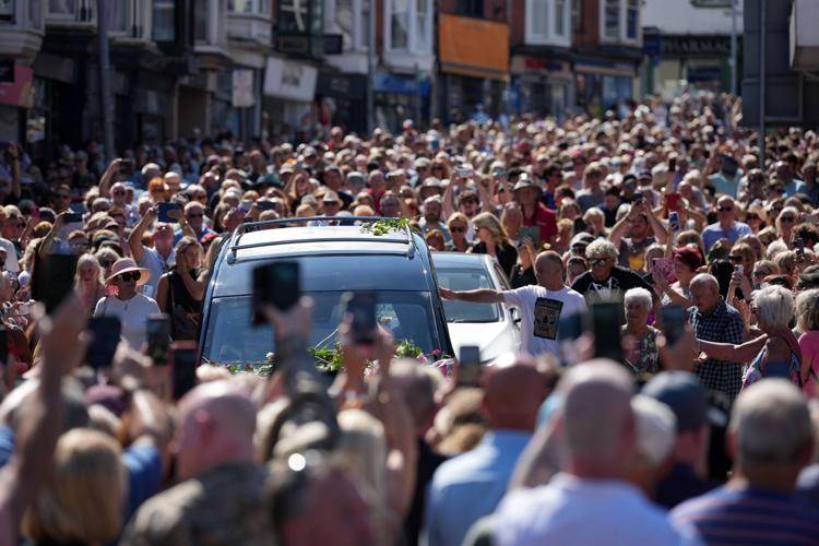 Crowds turn out for 'Total Eclipse' singer Bonnie Tyler's funeral