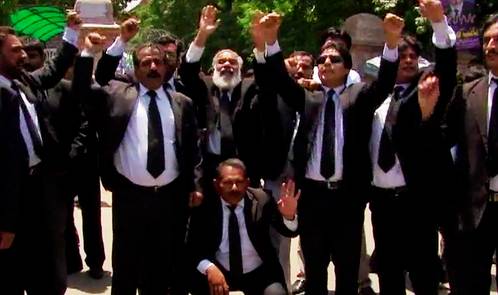Faisalabad lawyers announce strike against police misconduct