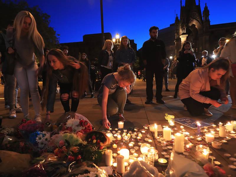 Thousands mourn dead black academic in London vigil