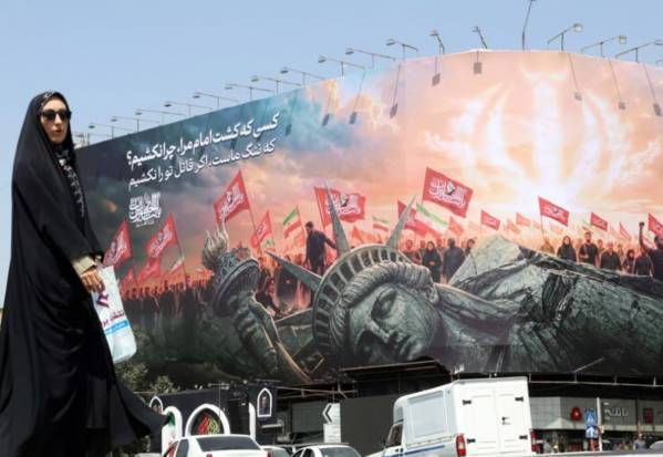 Iran bans online debate show over 'false information'