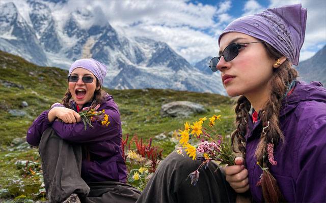 Dananeer Mobeen takes fans along on her stunning mountain adventure