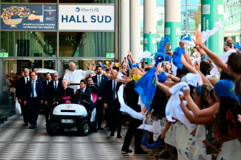 Pope's 'couturier of the sacred' fueled by faith